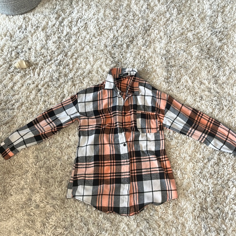 A small, SHEIN, plaid top, perfect for fall!